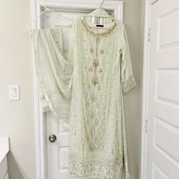 Agha noor dress medium - Picture 1 of 11